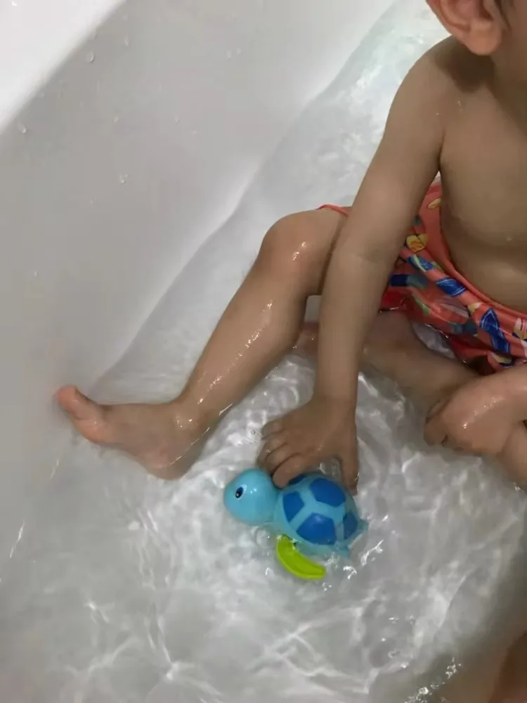 Singola vendita Cute Cartoon Animal Tortoise Classic Baby Water Toy Infant Swim Turtle catena arrotolata Clockwork Kids Beach Bath Toys