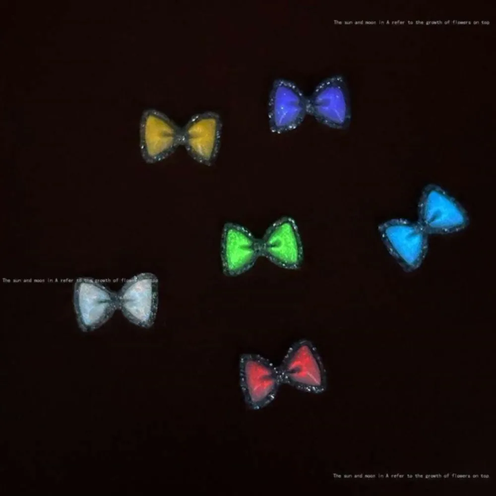 100 Uds pajarita luminosa dijes para decoración de uñas lazo de resina brillante accesorios para decoración de uñas pajarita de lujo para artesanía de manicura funda de teléfono