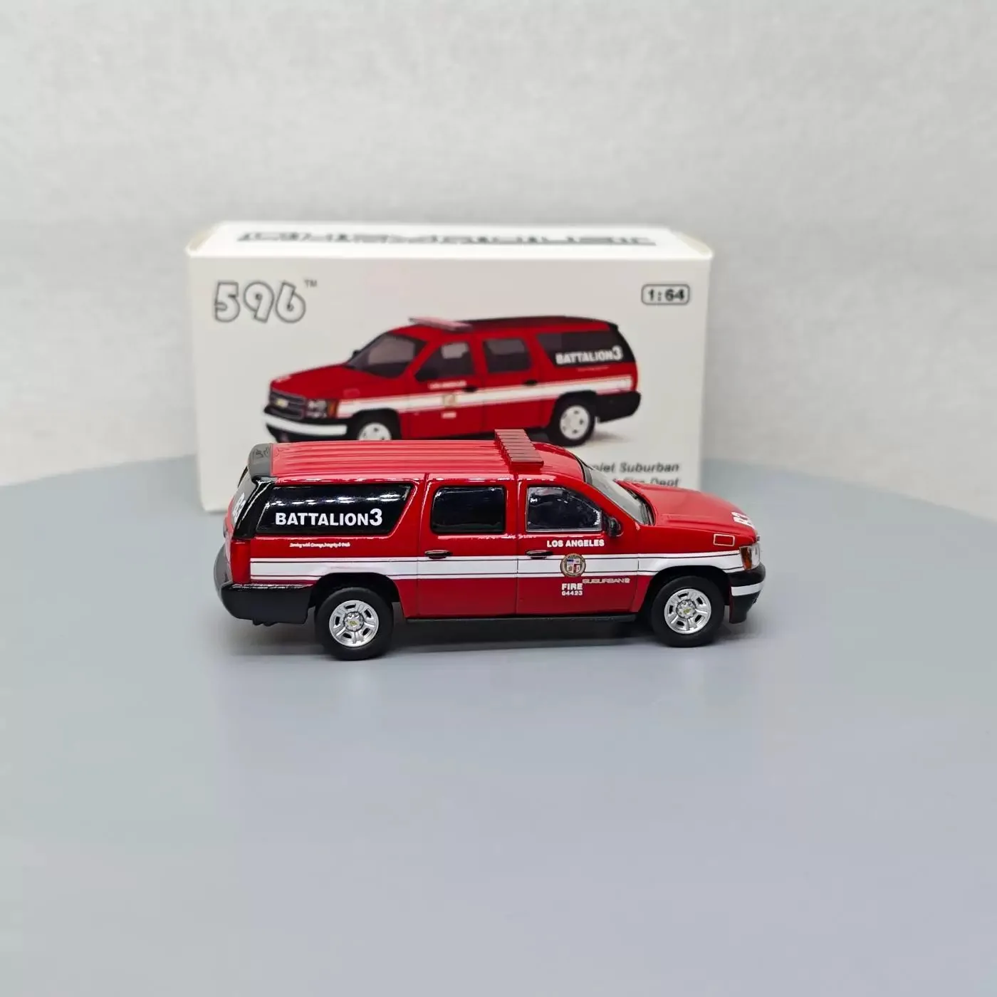 596 รุ่น 1:64 Suburban H1 Express Van Wagner Victoria Crown รถโลหะผสมหลายรุ่น