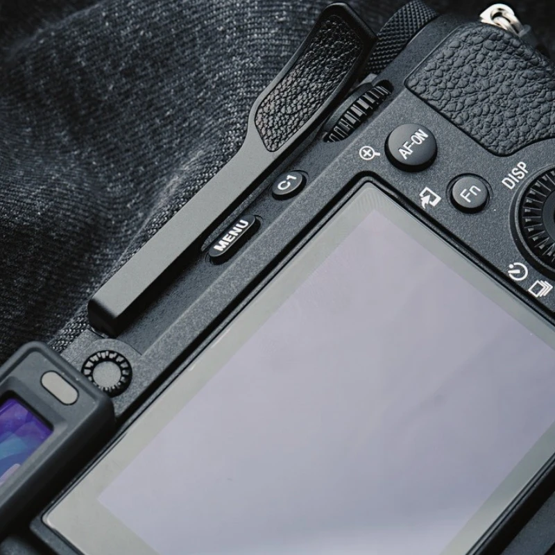 بو الجلود قبضة الإبهام ، قبضة الإبهام المعدنية ، حماية الأحذية الساخنة لسوني A7CII ، A7CR ، A7C