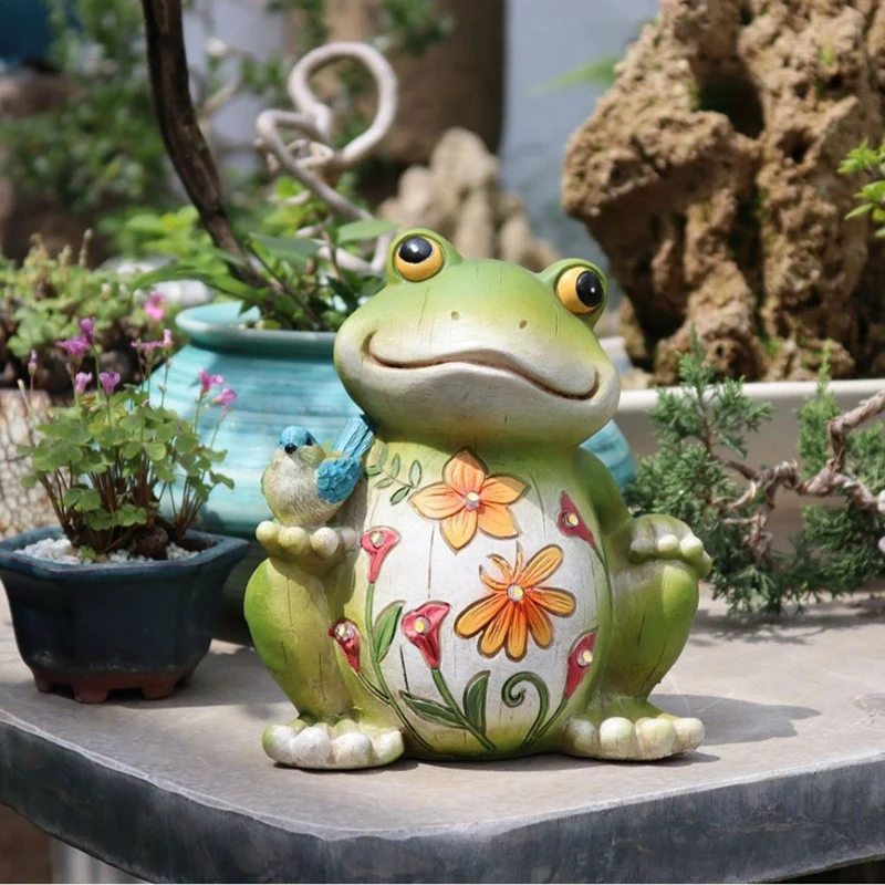 Decorazione rana con luce solare, statua da giardino in resina per l'arredamento del patio del prato del cortile di passaggio, arredamento esterno per l'inaugurazione della casa