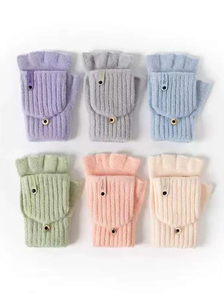

In Winter, Girls' Woolen Yarn Is Warm and Cute. Writing Gloves with Exposed Fingers Are Adorable. Students' Five-Finger-Exposed