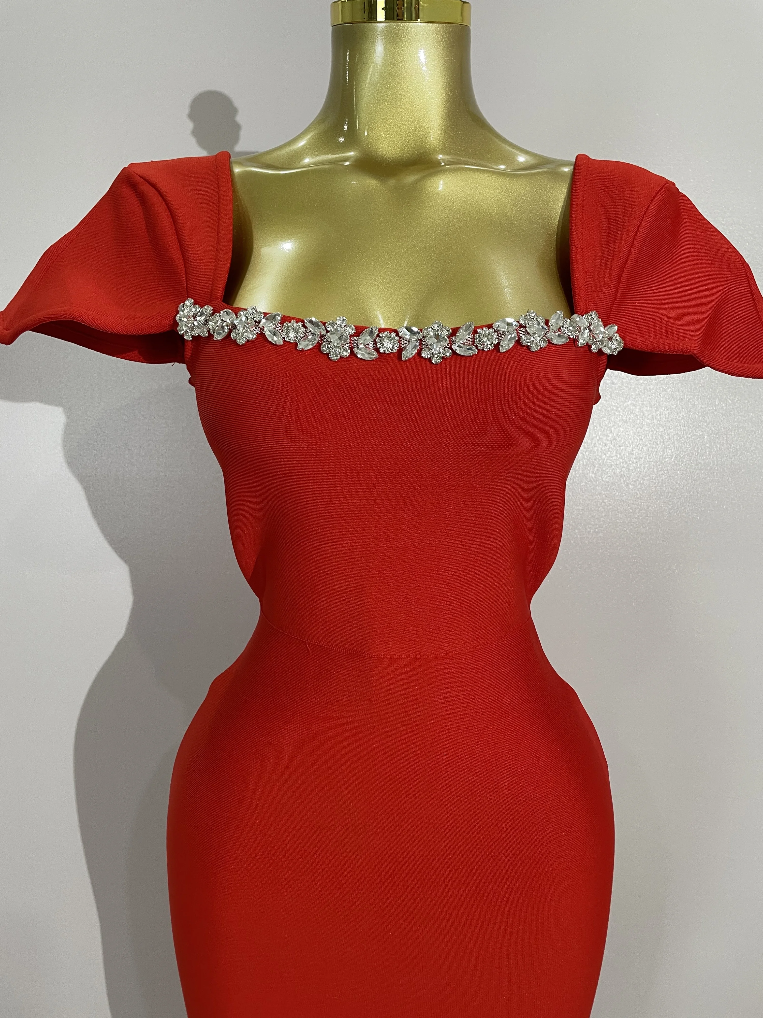 Sukienki damskie na wieczór, studniówkę, do klubu, luksusowe, na urodziny, seksowne, z kwadratowym dekoltem, elastyczne, bandażowe, długie, eleganckie, celebryckie, 2025