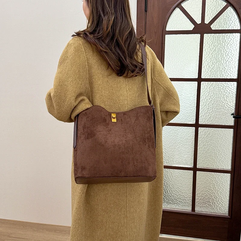 

Luxury Chic Large Capacity Diaper Bags For Women Classic Vintage Messenger Bag Trendy Crossbody Bag Simple Fashionable Elegant