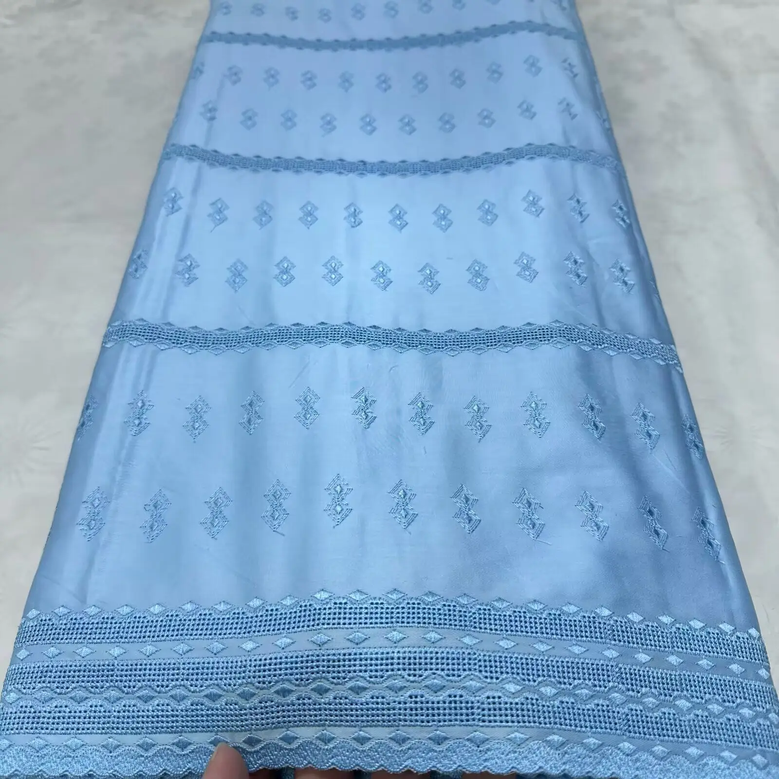 الراقية الأفريقي النيجيري فرنسا الساتان الرجالي السويسري البولندية أقمشة الدانتيل 2025 رائجة البيع لفساتين الخياطة حفل زفاف العريس