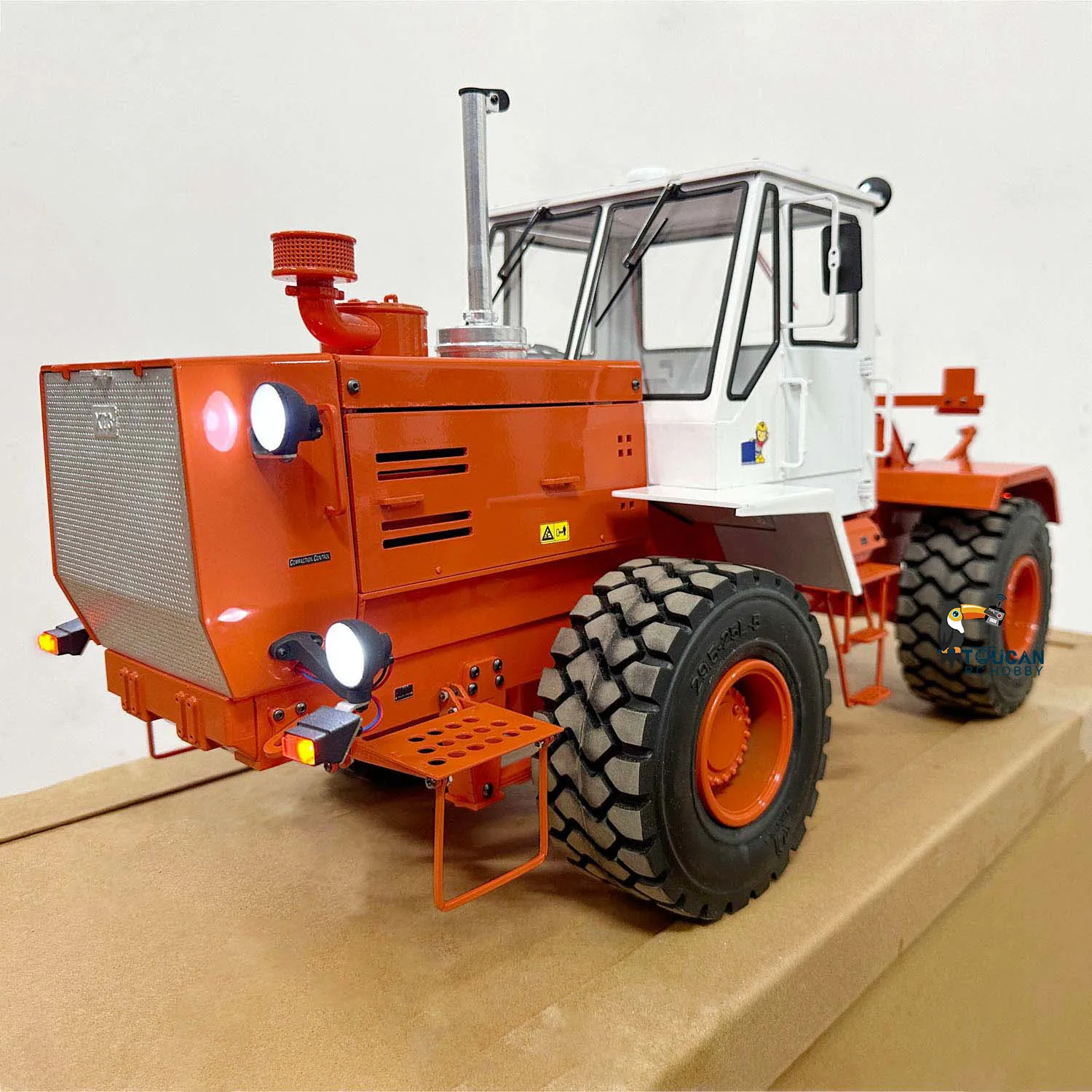 JZM T150K 1/12 RC Metall Hydraulischer Traktor Fernbedienung Landwirtschaftliche Lkw Gemalt Zusammengebautes Auto FlySky I6S Licht Sound ESC