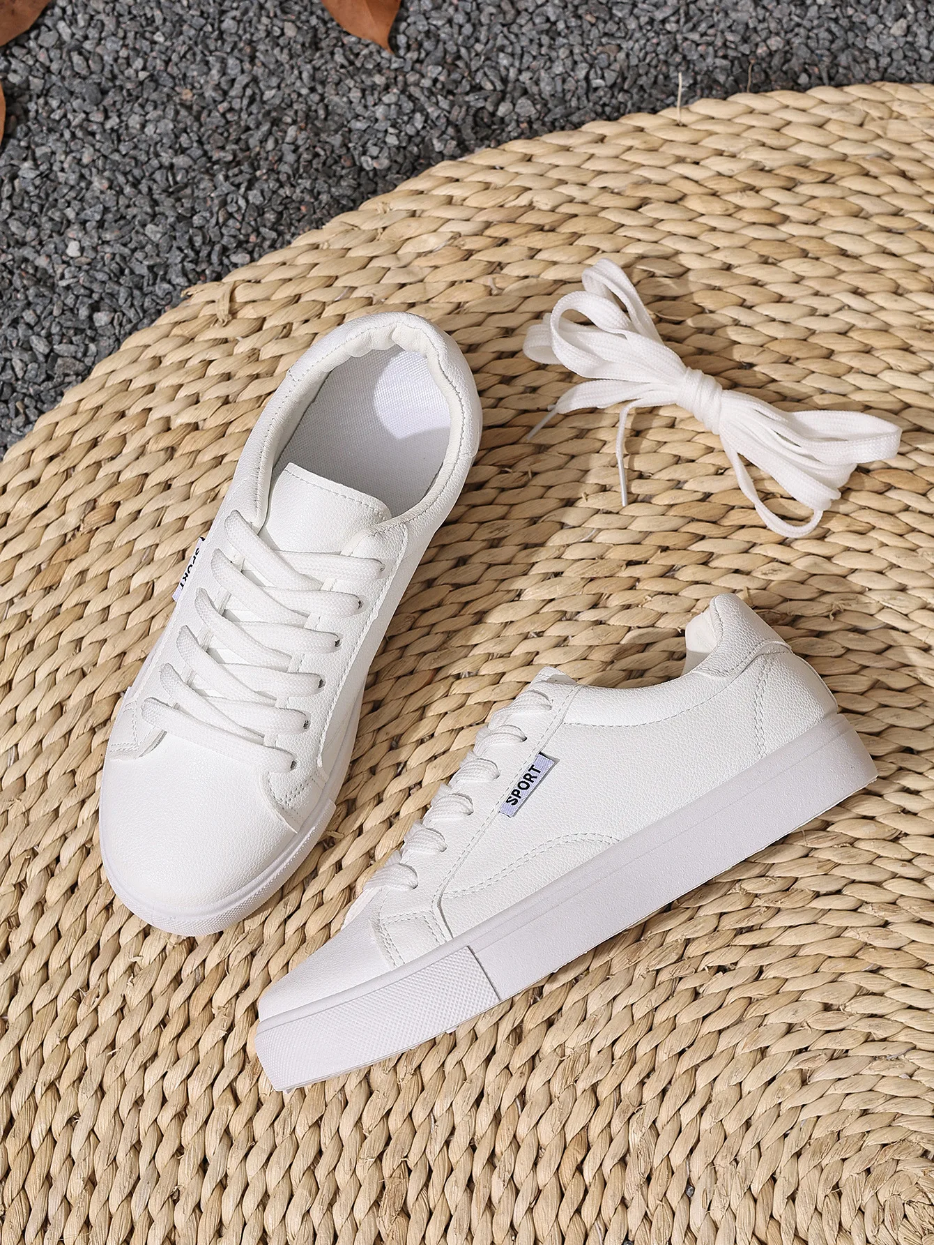 Flache weiße Schuhe für Damen, Frühling und Herbst, Sneakers aus Leder, modische Freizeitschuhe mit Schnürung, Studenten-College-Stil, Board-Schuhe für Frauen. – Detail 4