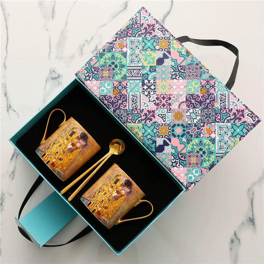 

Набор кофейных кружек из 2 предметов, керамический чайный сервиз из костяного фарфора Klimt Kiss, роскошные подарки, фарфоровая посуда для напитков, чайные чашки с ложкой, подарочная коробка