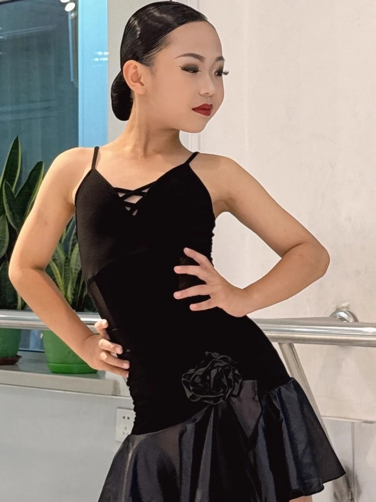 2025 Nuovo Concorso di Ballo Latino Abbigliamento Per Le Ragazze Cinghia Top Gonne Divise Vestito Chacha Rumba Tango Costumi di Scena Latino XH3214