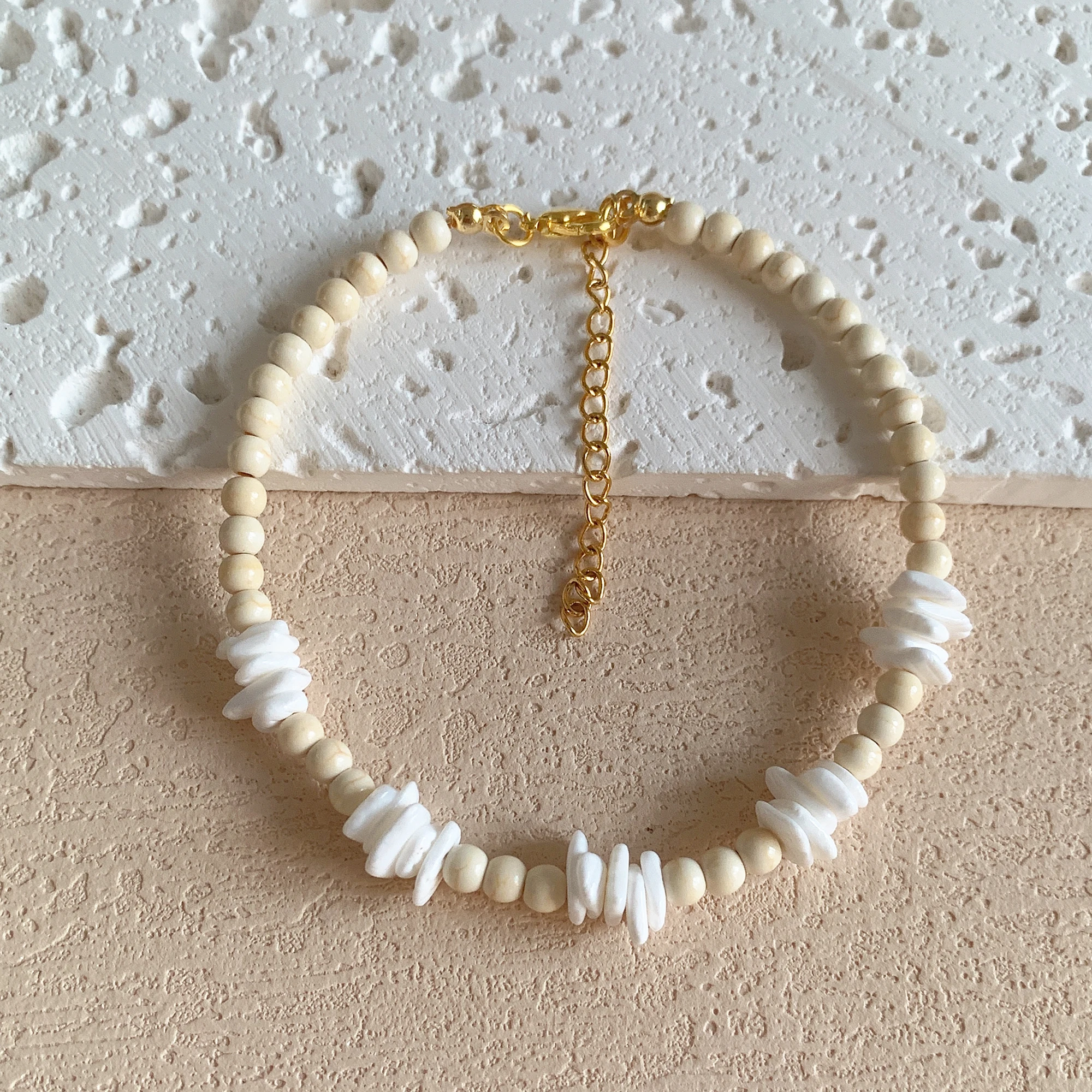 Bohemian Puka Chips Shell Bracelet White Hawaiian Beach SeaShell Choker Colorful Round Beads Womens Jewelry Gift