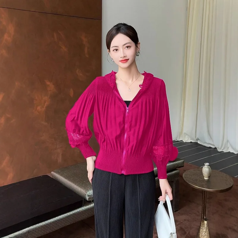 미야케 플리츠 재킷 2025년 가을 신상 여성 캐주얼 스포츠 스타일 후드 코트 디자인 레이스 스플라이싱 지퍼 가디건 탑