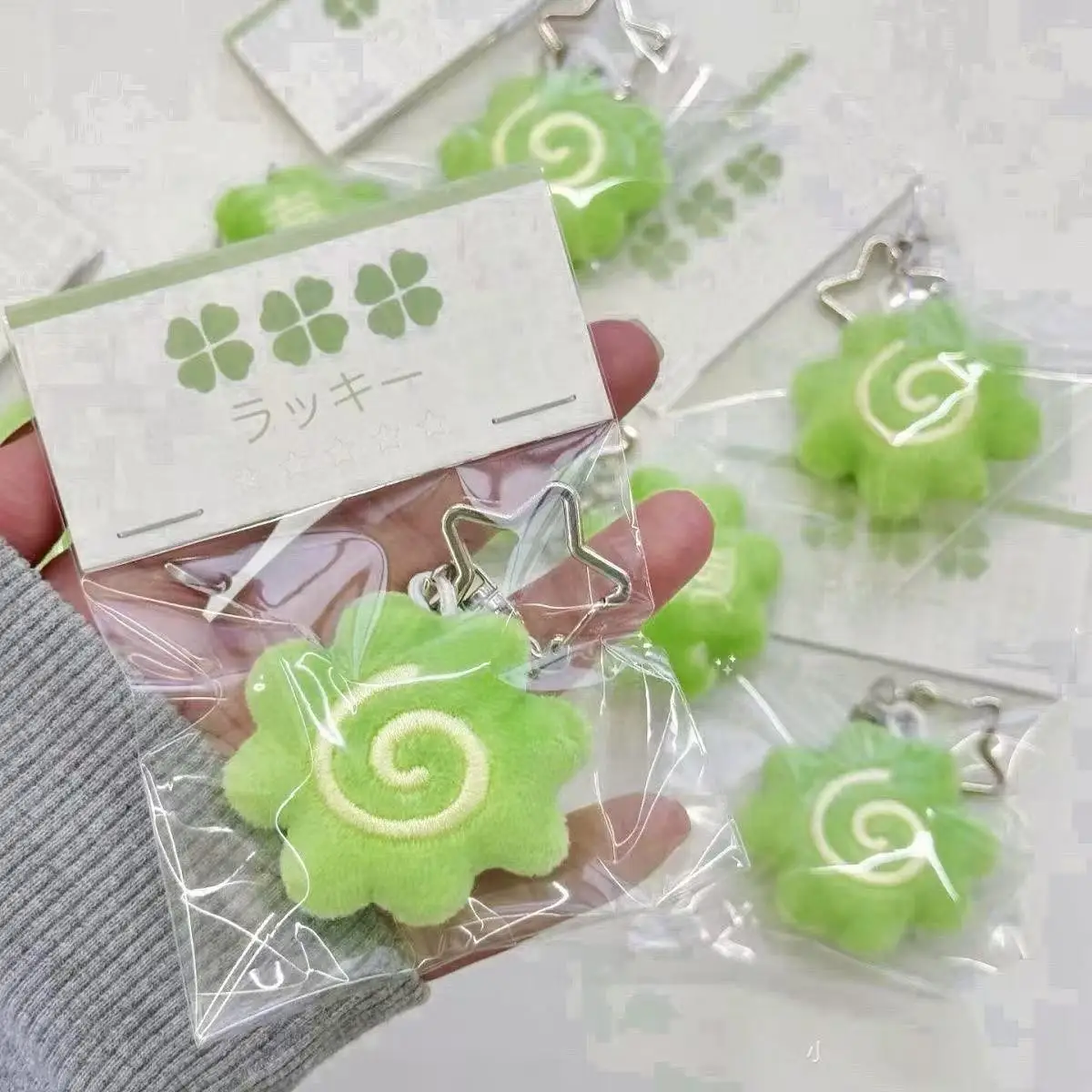 New Four-leaf Clover Pendant Ins Student Girl Heart Lucky Hanging Ornament Cute School Bag Pendant Gift Keychain Forest Family