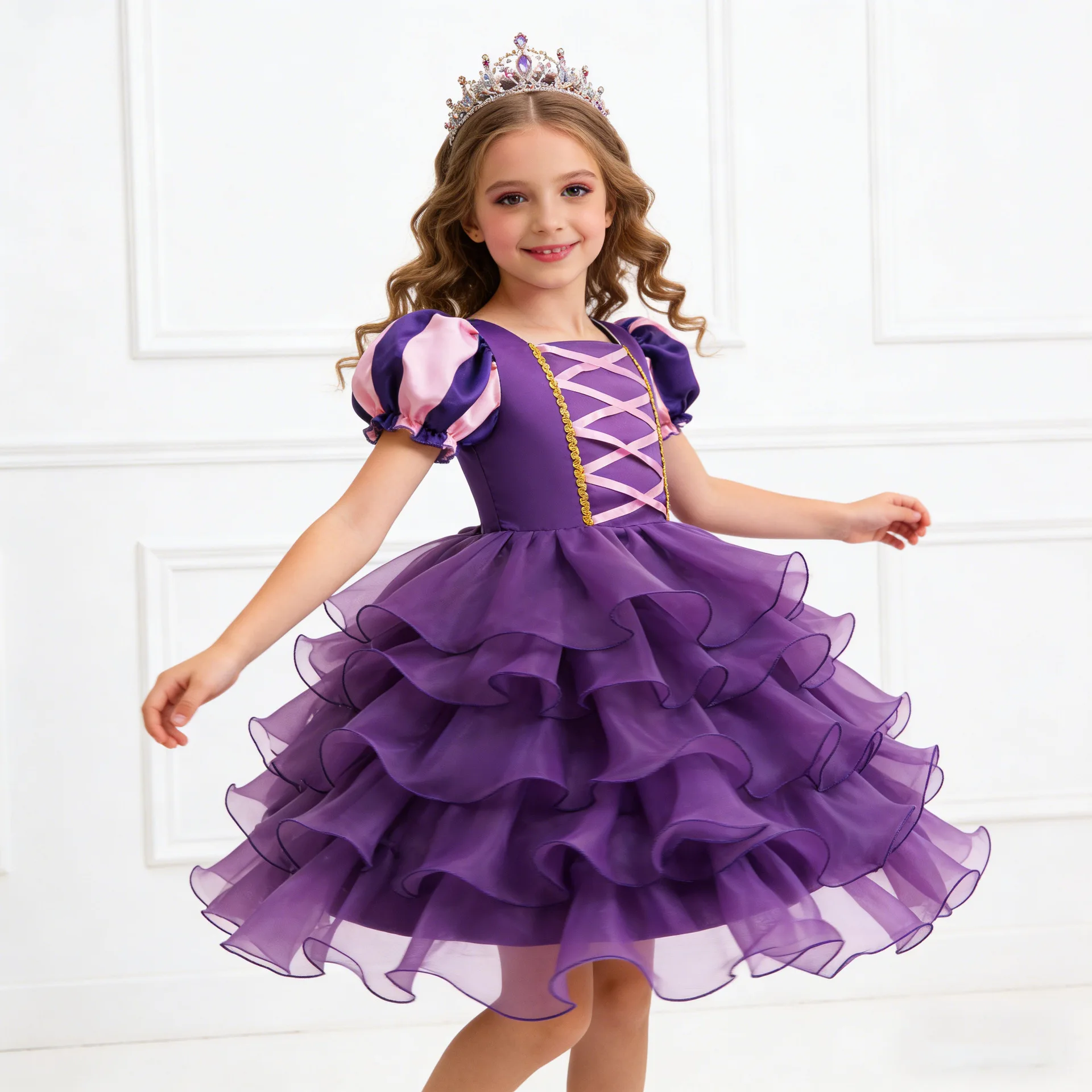 Halloween-Kostüm für Mädchen: Kleid mit Puffärmeln, Rüschen und mehreren Stoffschichten aus Tüll + Hexenhut + Süßigkeitenbeutel in Form einer Kürbis, Party-Outfit für Kinder, 3-teiliges Set. – Detail 19