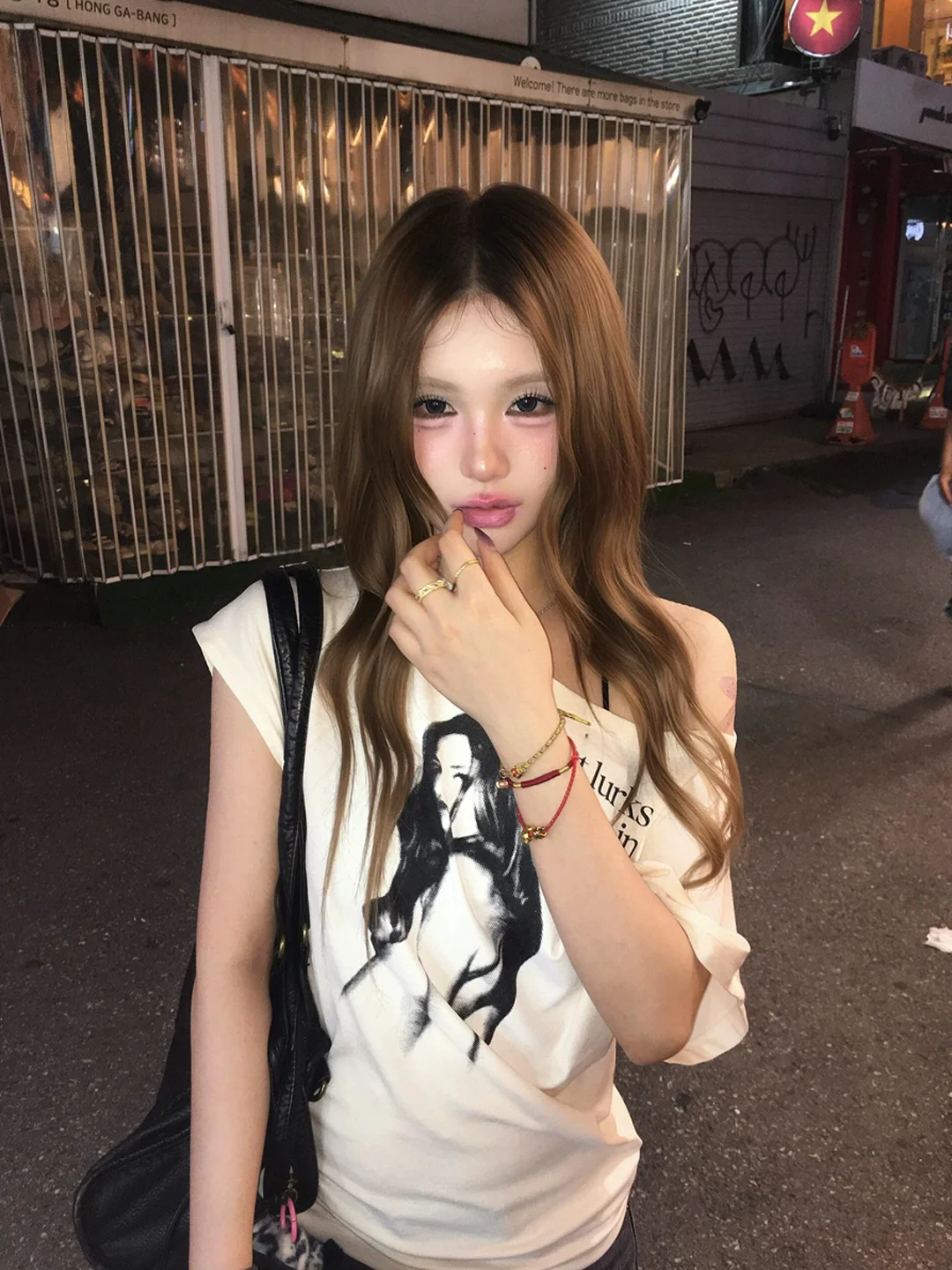 American Style Retro Portrait Print Diagonal Shoulder Short Sleeve T-Shirt Women Summer Loose Punk Sweet Cool Shoulder Baring...