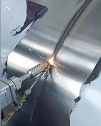 Handheld  welding head SUP20S with automatic wire feeding controller drives  welding system fiber welding