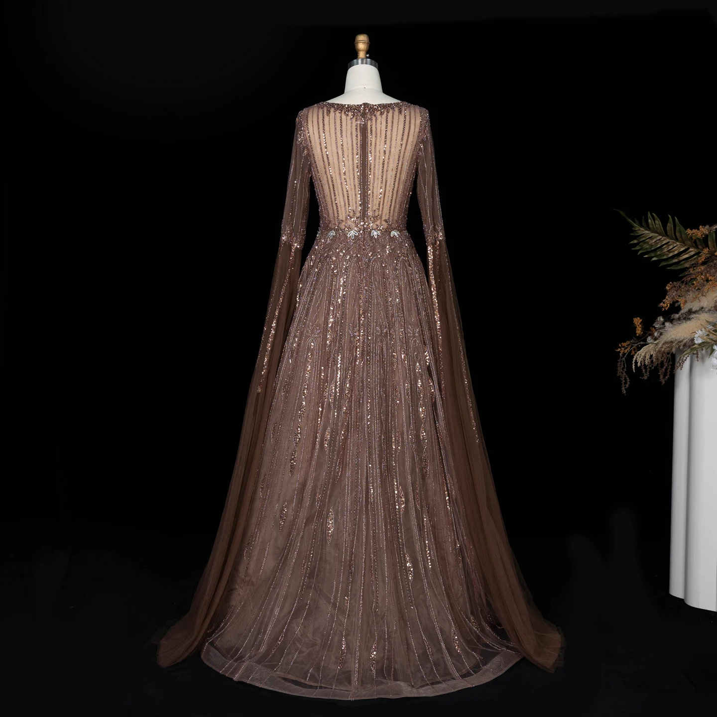 Sharon Said Luxuriöses Braunes Abendkleid mit Quadratischem Ausschnitt, Langen Glockenärmeln, Schwer Perlenbestickt, Dubai Formelle Partykleider SS065 Maßanfertigung – Detail 16