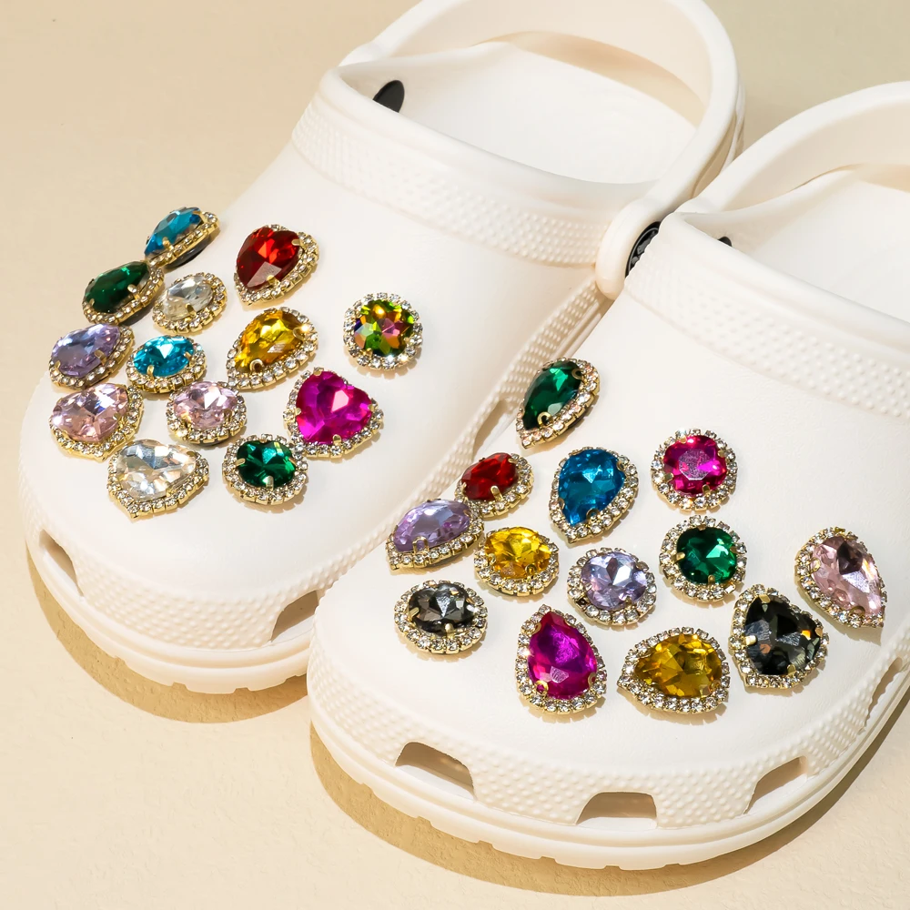 1 Stück Luxus-Charms für Damenschuhdekorationen, Anstecknadeln für Sandalen, Mädchen, weibliche Gastgeschenke, rosa Schuhanhänger, buntes Herz – Detail 2