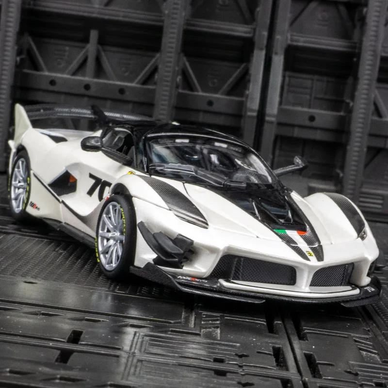 Modelo de supercarro de liga Bburago 1:32 Ferrari FXX K, portas e capô do motor, porta-malas pode ser aberto detalhes ricos, acabamento fino