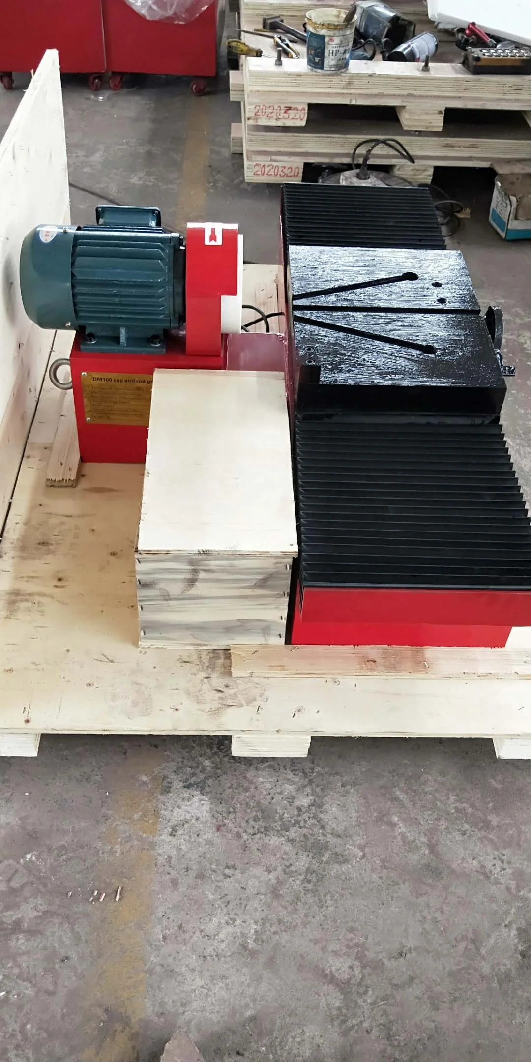 Rettificatrice per cappucci e aste/smerigliatrice per cappucci e aste DM100