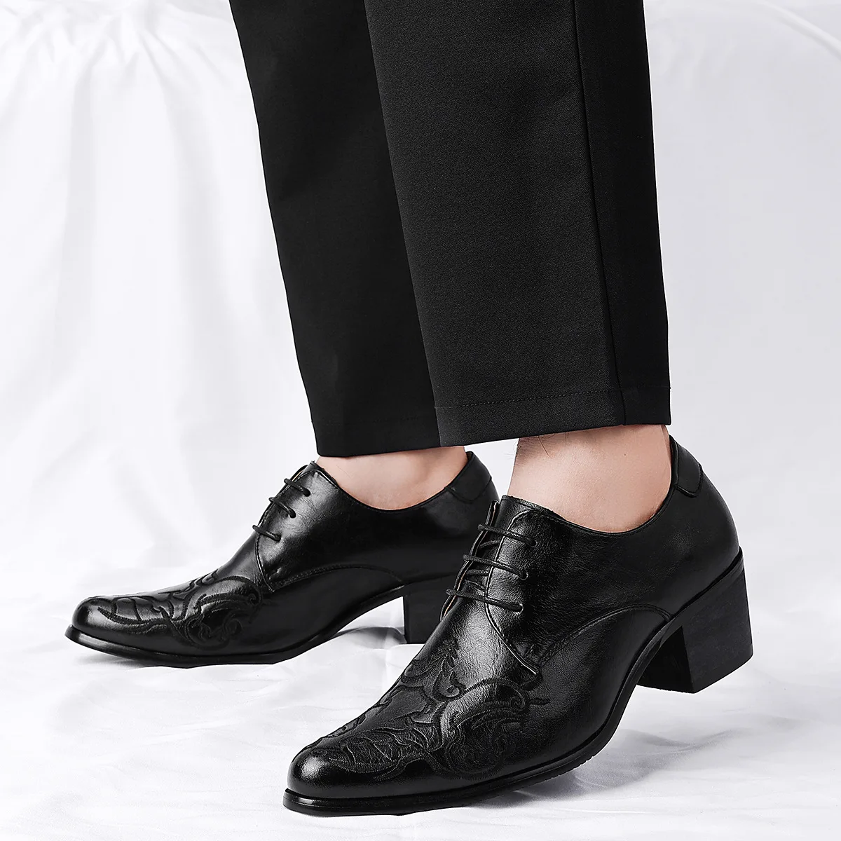 Dance party high-heeled leather shoes, men's fashionable embroidered laced large-sized western style small leather shoes M093