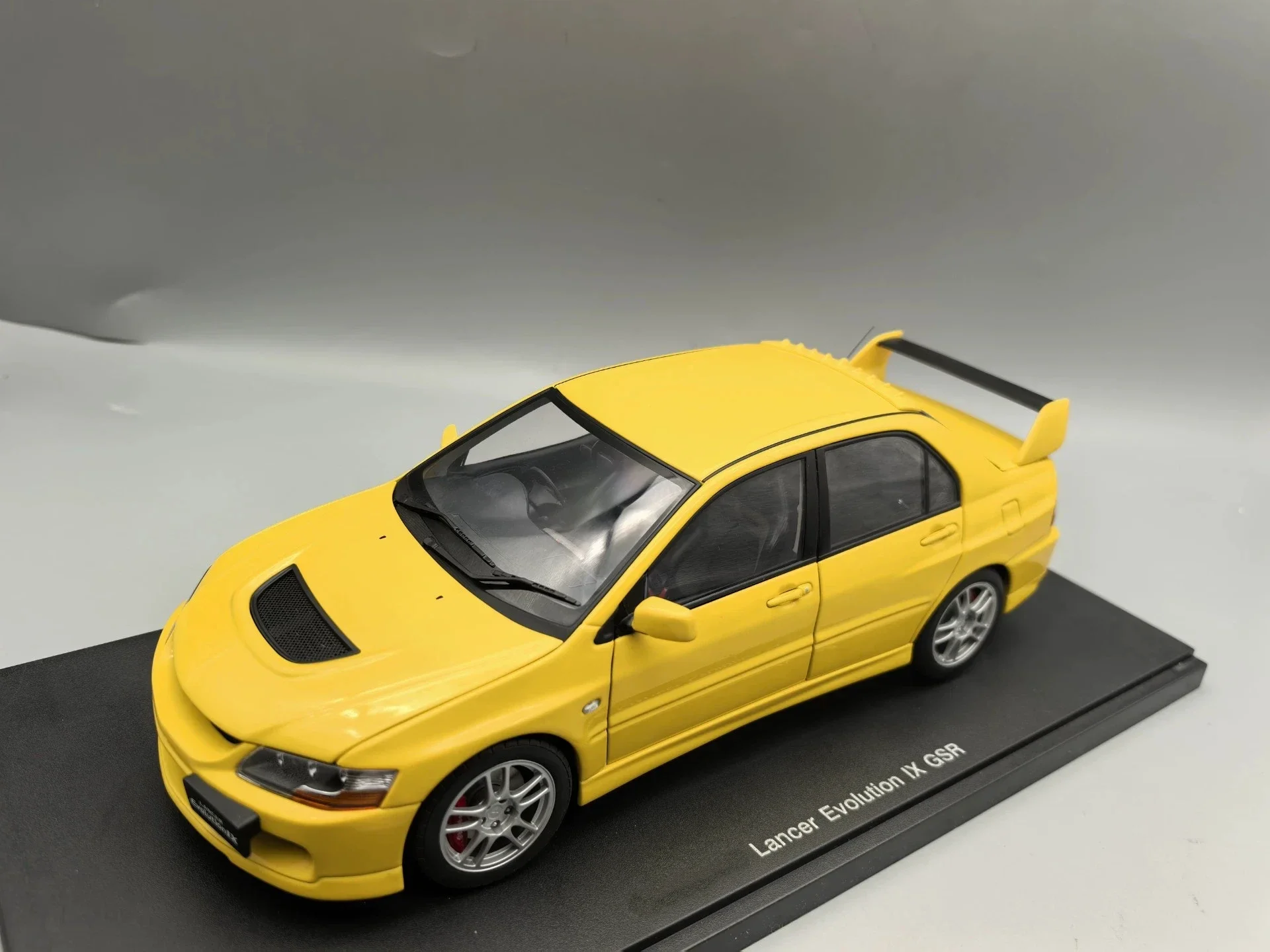 Autoart 1:18 LANCER EVOLUTION IX GSR 9 Yellow JDM Simulation Limited Edition All Open Alloy Metal Static Car Model Toy Gift