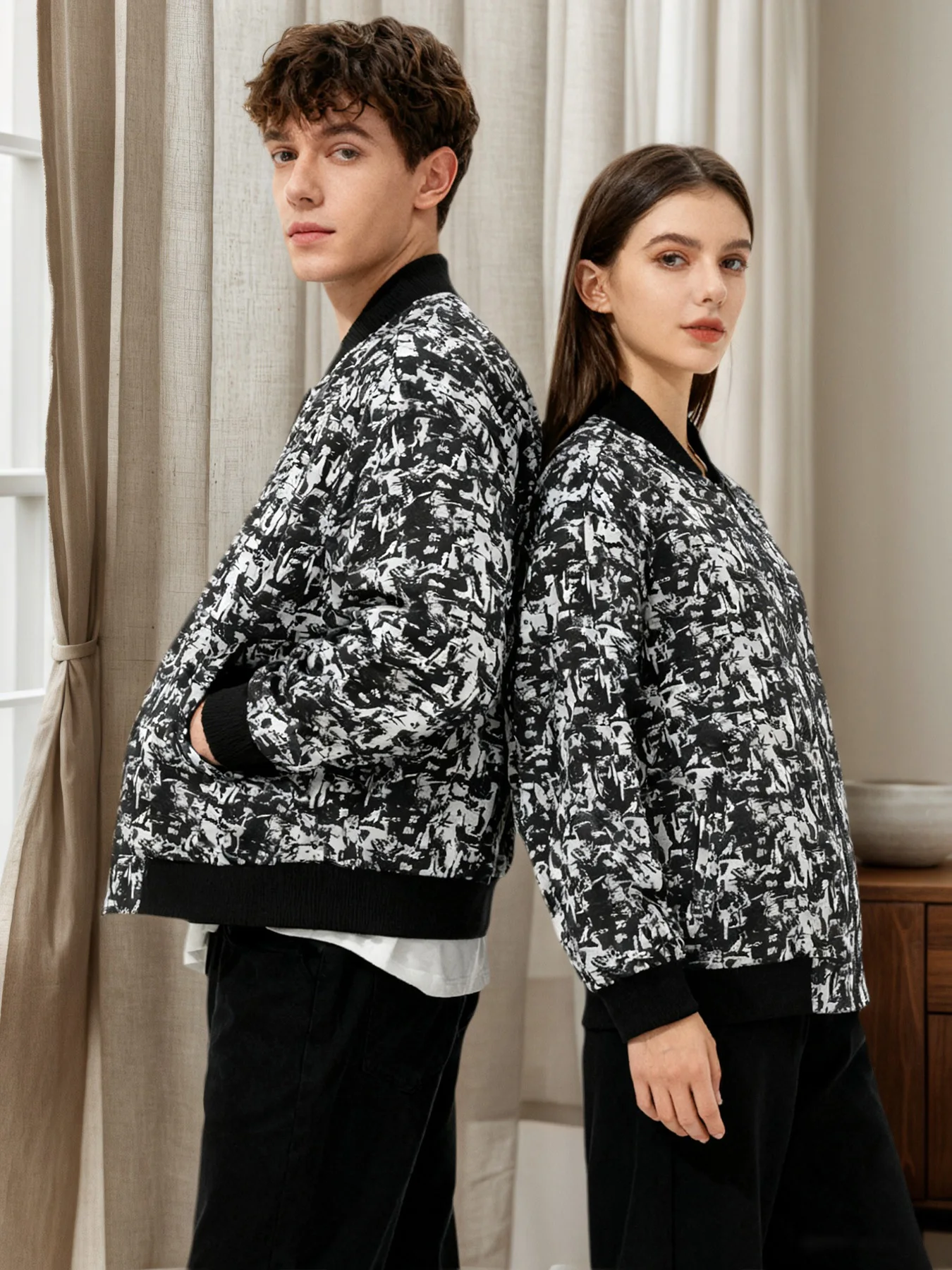 สไตล์สำหรับผู้ชายและผู้หญิง ฤดูใบไม้ผลิ ฤดูใบไม้ร่วง ฤดูหนาว บุขนแกะ บล็อกสี ขาวดำ เสื้อแจ็คเก็ตพิมพ์ลายเต็มตัว/แจ็คเก็ตเบสบอล