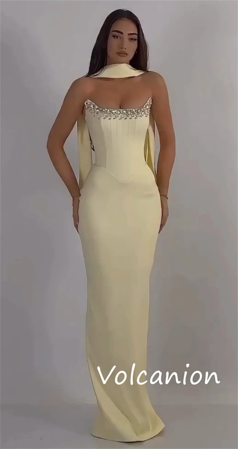 فساتين طويلة مخصصة أنيقة معقدة من الجيرسيه مطرزة ومستقيمة بدون حمالات مناسبة كلاسيكية