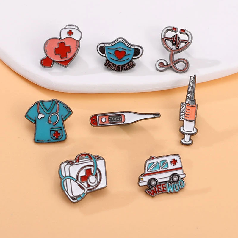 Serie médica explosiva, broche esmaltado de metal, estetoscopio, electrocardiograma, ambulancia, insignia médica