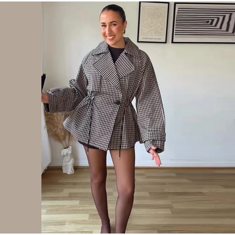 Karierte Trenchcoats mit Kragen, Kordelzug in der Taille und Schnürung, Damen, Streetwear, lange Ärmel, Knopfleiste, schmale Jacken, schicke Damenmode, neue Oberbekleidung. – Detail 7