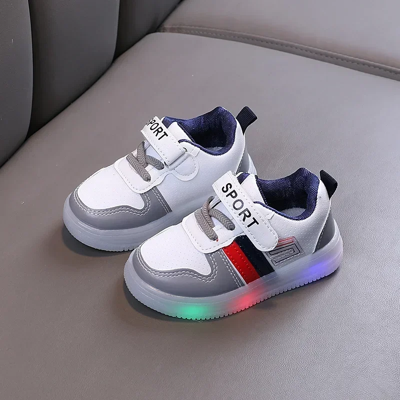 أحذية رياضية كاجوال بإضاءة LED مضادة للانزلاق للجنسين من عمر 1 إلى 6 سنوات مناسبة للمشي للأطفال الصغار