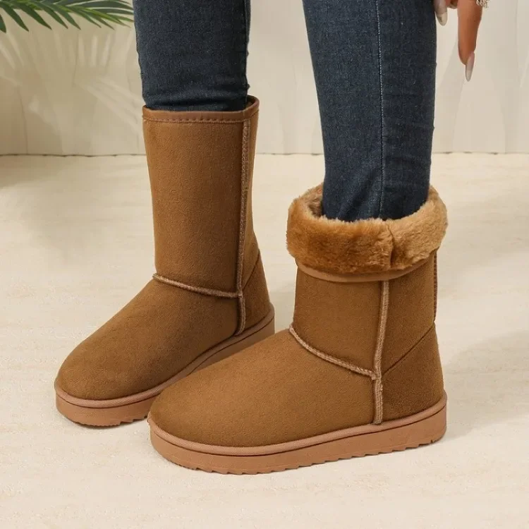 Klassische Damen-Winterstiefel, kniehoch, flach, warm, mit runder Spitze, zum Hineinschlüpfen, für kaltes Wetter. – Detail 7