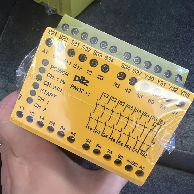 Pilz Pnoz 11 Safety Relays 230-240 Vac 24 Vdc 10 A Output Electromechanical, Industrial