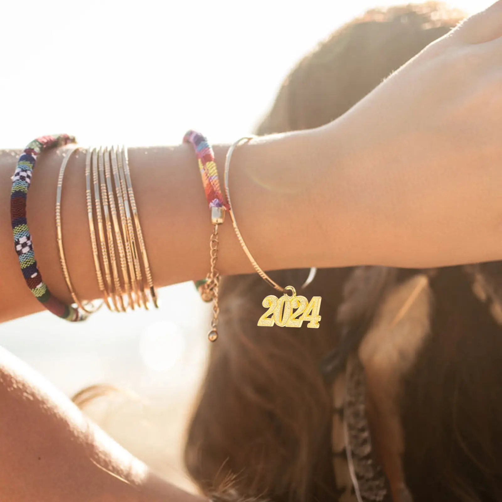 

50 шт. Новогодние подвески-цифры 2024 для изготовления украшений своими руками, универсальное применение в рукоделии, блестящая текстурированная поверхность, оптовая продажа подвесок 2024