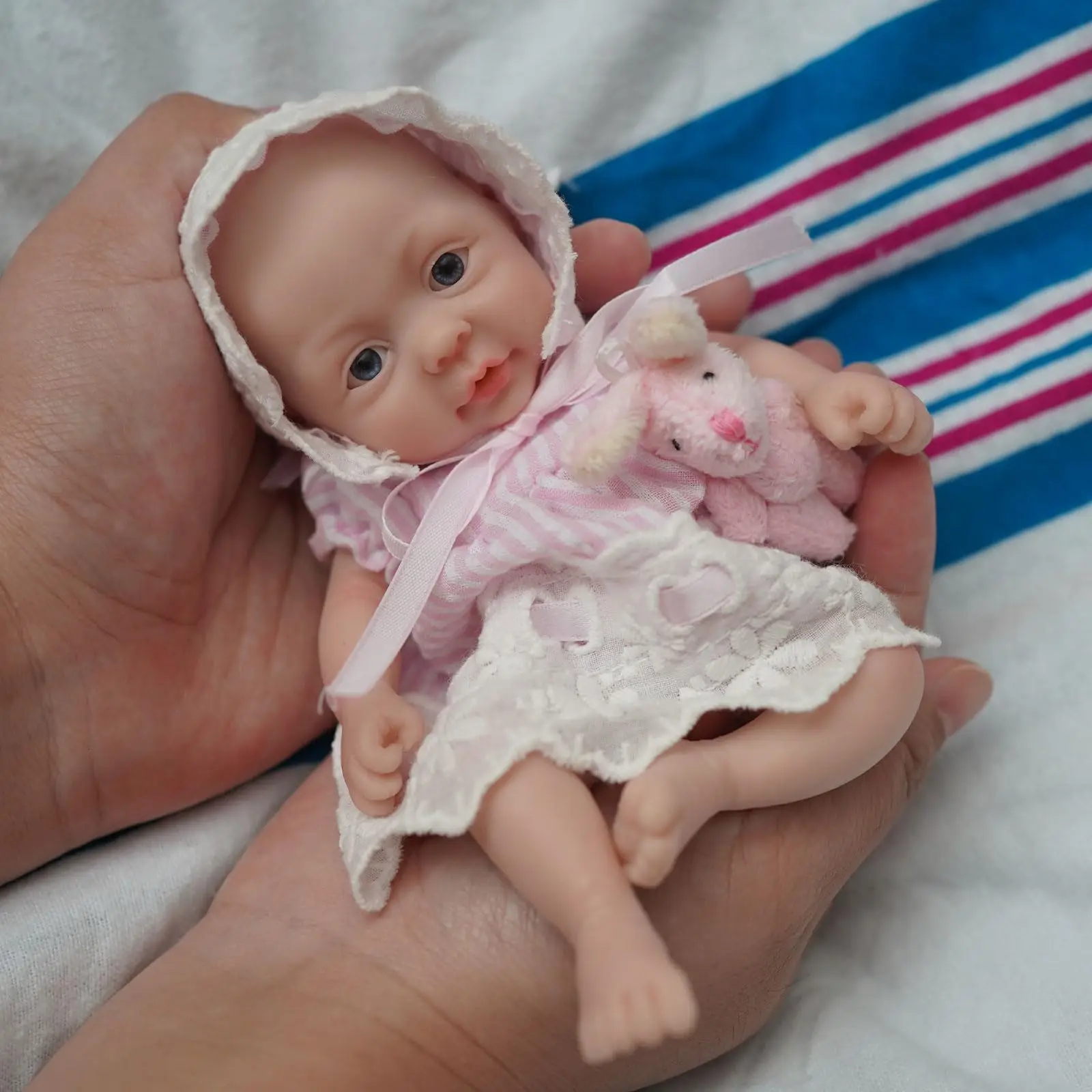 7 Zoll Mini Silikon Reborn Baby Puppe Ella Realistische Neugeborenen-Puppe für Halloween, Erntedankfest, Weihnachtsgeschenk – Detail 3