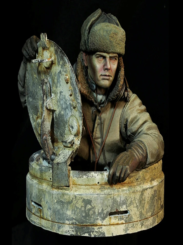 

Unassambled 1/10 ancient man officer in winter bust Resin figure miniature model kits Unpainted