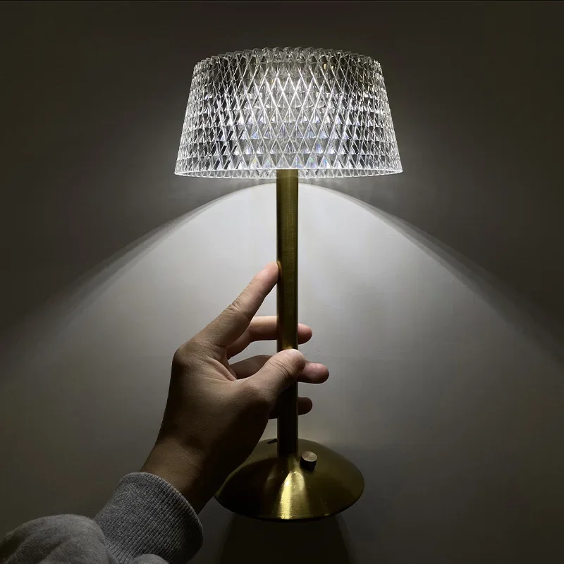 Lampe d'ambiance LED rétro décorative en métal nordique, bar, lumière de chambre européenne, luxe, vente en gros