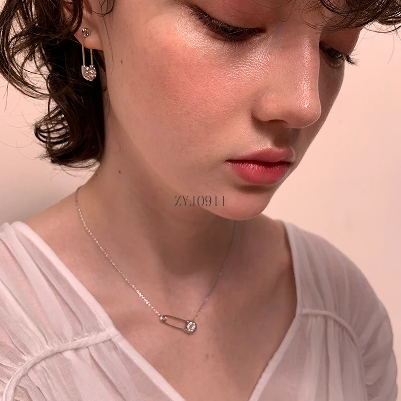 Collar de pin de principios de verano, diseño de nicho femenino, cadena de clavícula con colgante simple de alta gama