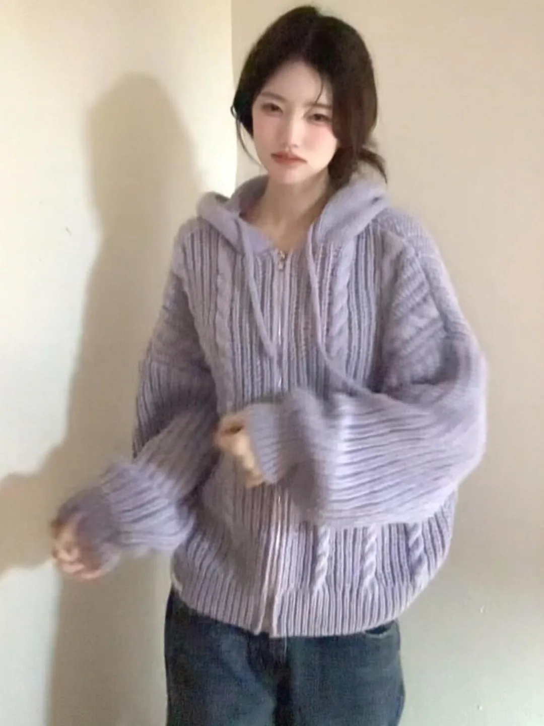 

Уникальный свободный вязаный фиолетовый топ, модный ленивый сле, весна 2026, женский корейский свободный крой, мягкий ветер, нежный модный сле