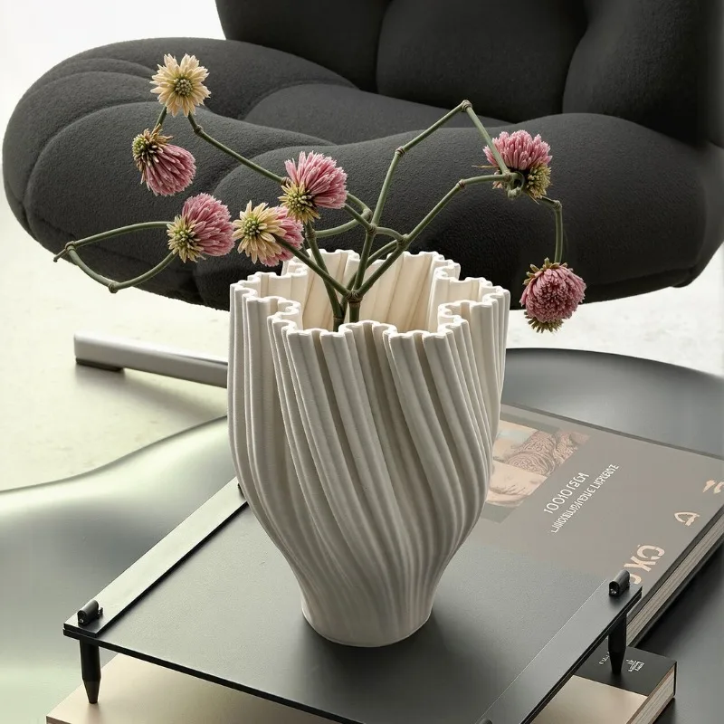 Twisted Diagonal Groove Bloom Vessel Matte Solid Tone Tabletop Dry & Fresh Stem Floral Display Craft Irregular Curved Waist