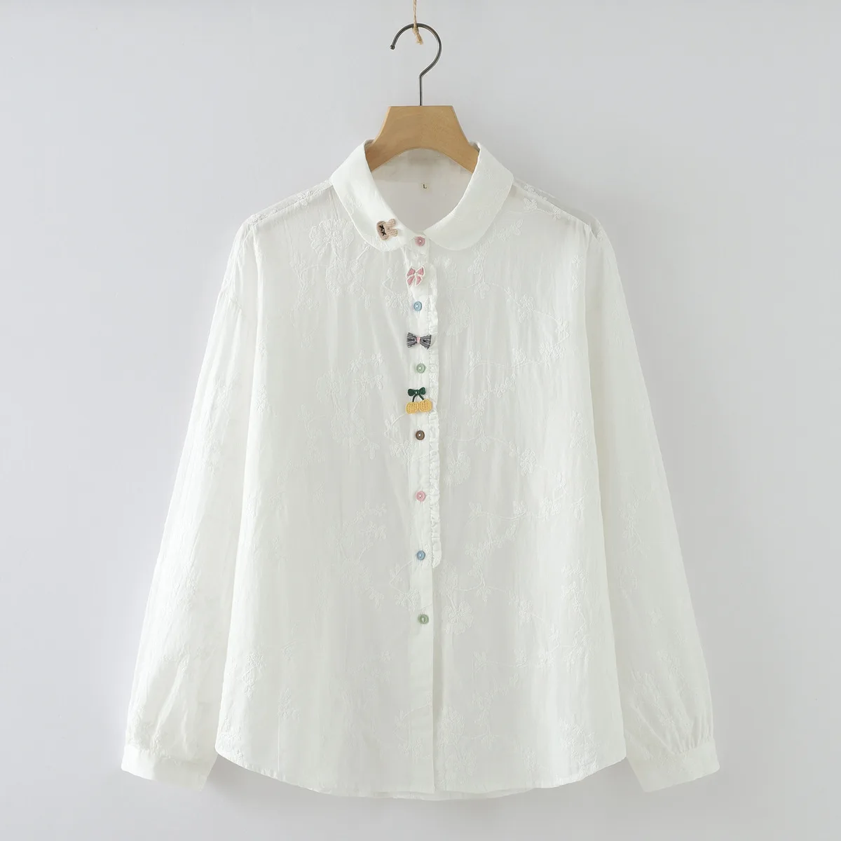 เสื้อเชิ้ตแขนยาวผ้าฝ้ายฤดูใบไม้ร่วงใหม่ปี 2025 สำหรับผู้หญิง ปกคอเสื้อพับได้ ปักลายสไตล์โมริเกิร์ล น่ารักหวานๆ โบว์ 3 มิติ ทรงหลวม รุ่น T59126CC