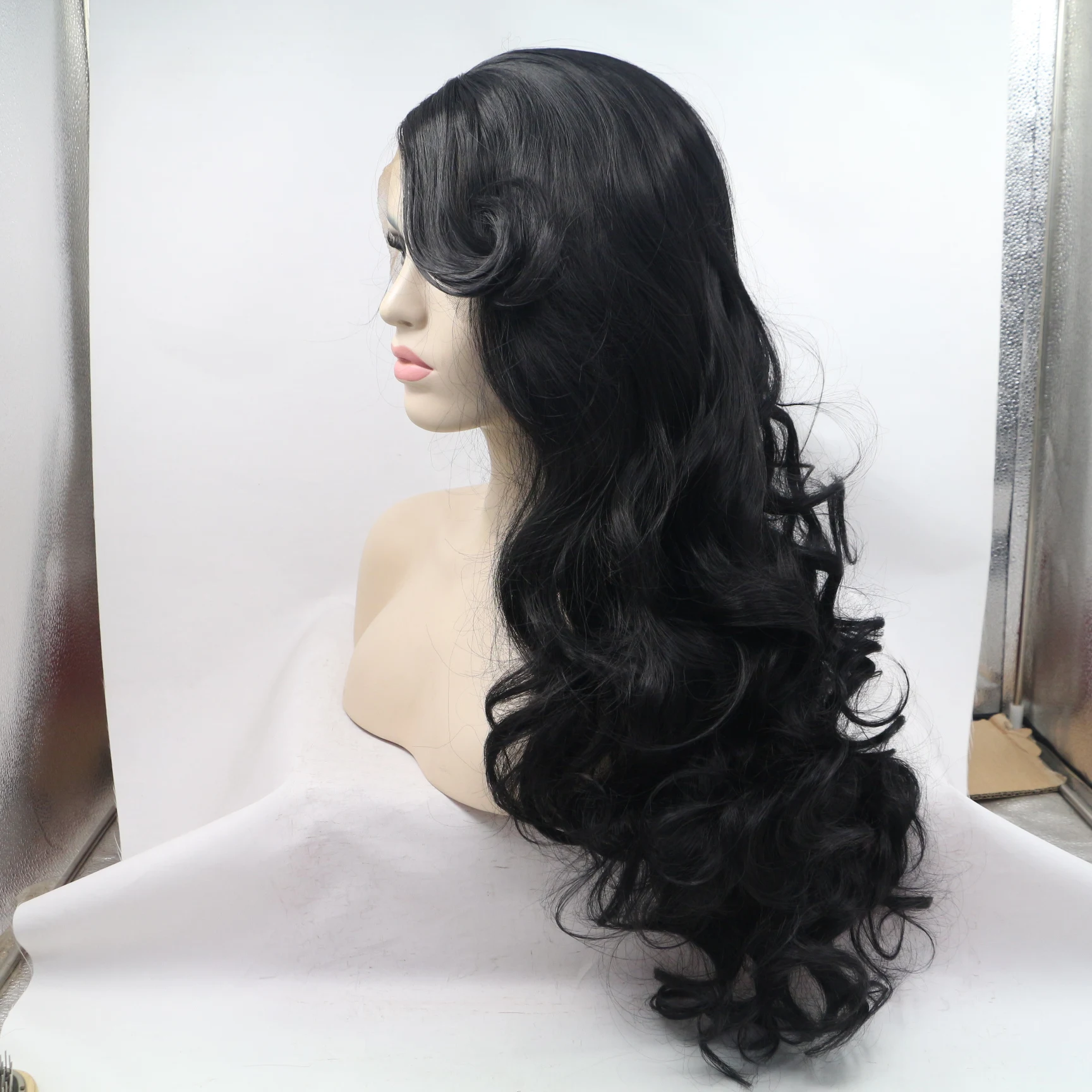 Black color long curled women\'s wig with lace front and high-temperature synthetic fiber party wig Side bangs 20 Inch lady wigs