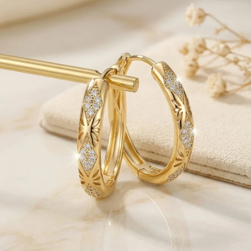 Huitan Brillante Creolen für Damen, edles, anmutiges, funkelndes Ohrpiercing-Zubehör, sanfter, schicker Schmuck für Verlobungsfeiern
