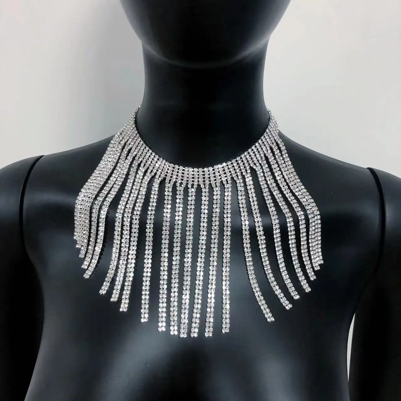 2023 New Fashion Rhinestone Long Tassel Women's Necklace Luxury Shiny Crystal Evening Dress Exquisite Jewelry Necklace Accessori