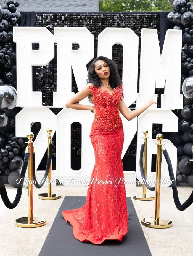 Maßgeschneidertes Rotes Glamouröses Ärmelloses Hochzeitskleid Luxuriöses Edelstein-Meerjungfrauen-Brautkleid Abendkleid Roter-Teppich-Kleid Ballkleid