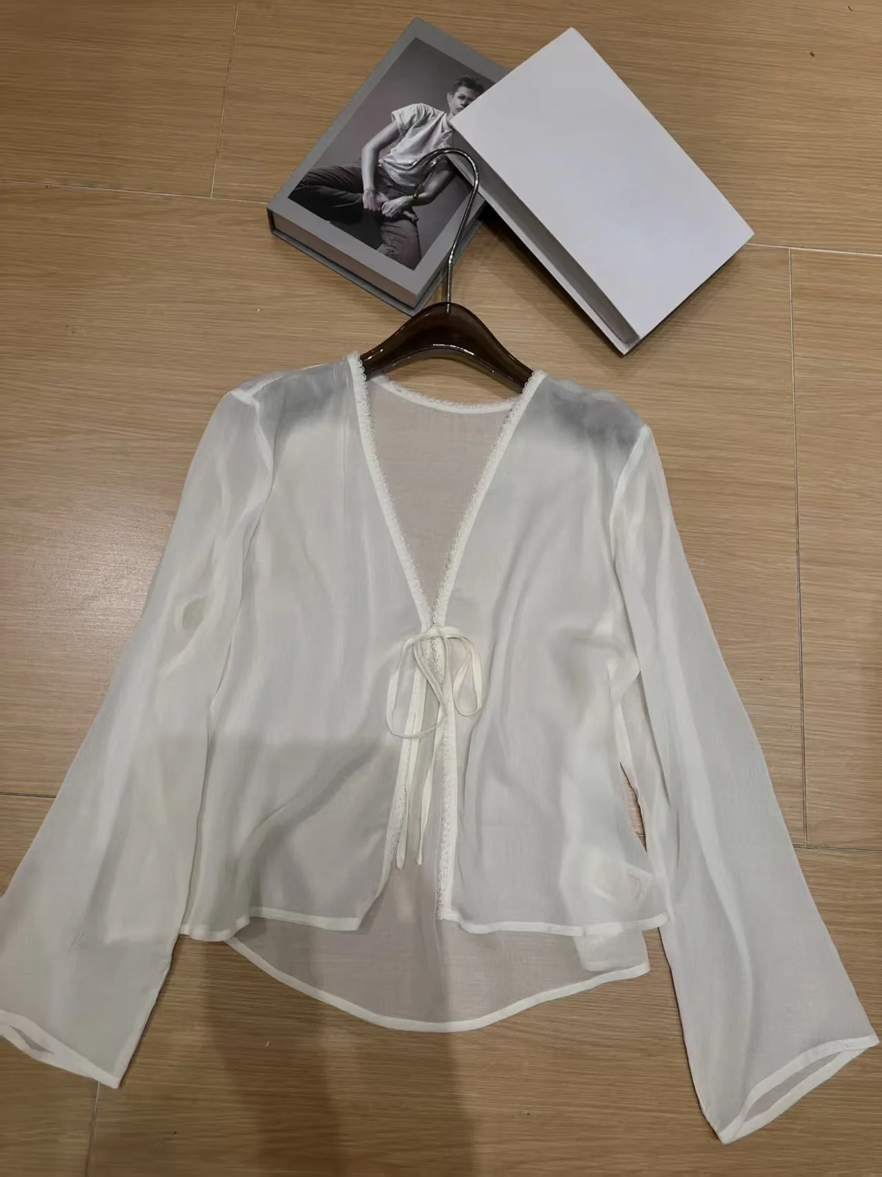 

Elegant V-neck Belted Long Sleeve Lace Insertion Women's Shirt Summer 2026 Breathable Loose Fit French Style Pure Color
