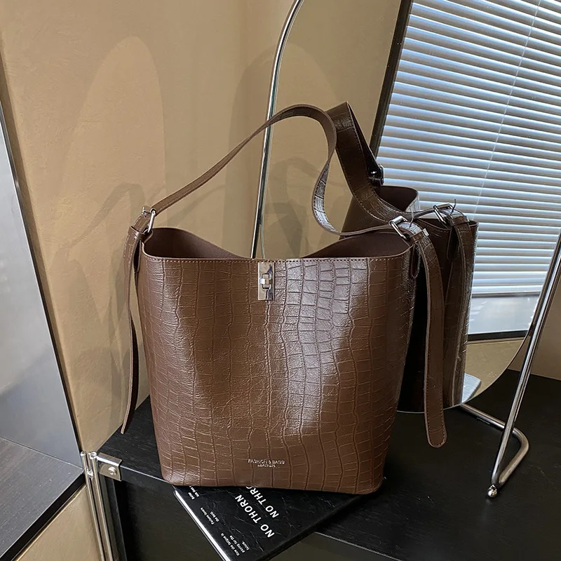 

Просторная сумка через плечо 2025 года, роскошная женская сумка через плечо, универсальная пригородная сумка, минималистичная сумка «день-ночь», текстурированный слинг