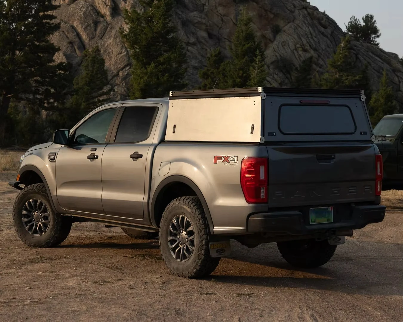 4x4 Pickup Short Canopy Truck Topper Bed Cap for Gladiator 4