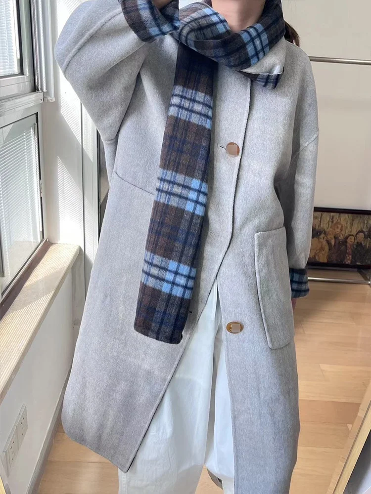 

Двустороннее шерстяное пальто со съемным шарфом в клетку. Женская свободная длинная верхняя одежда. Простая китайская одежда.