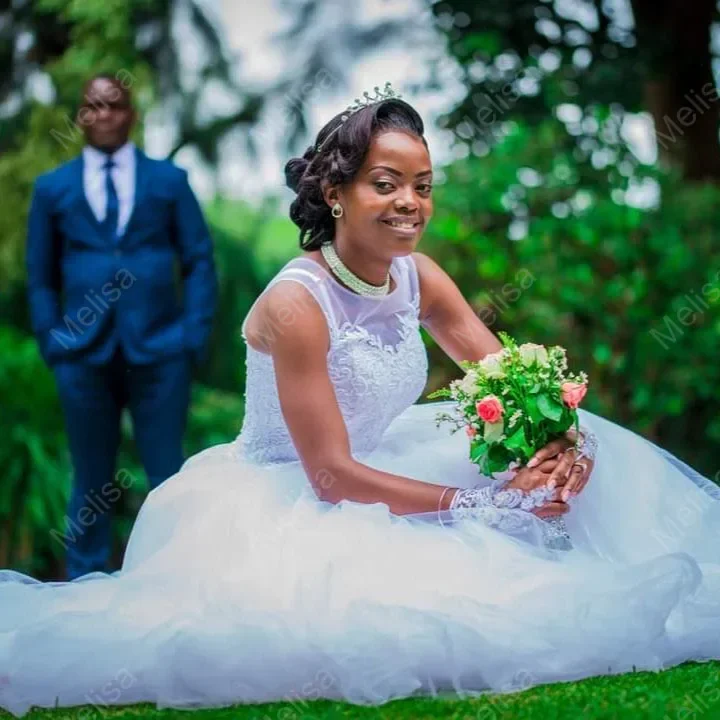 Customized Simple Sleeveless Lace Ballgown Wedding Dresses Sweep Vestido De Noiva Princesa Cheap Bridal Gowns