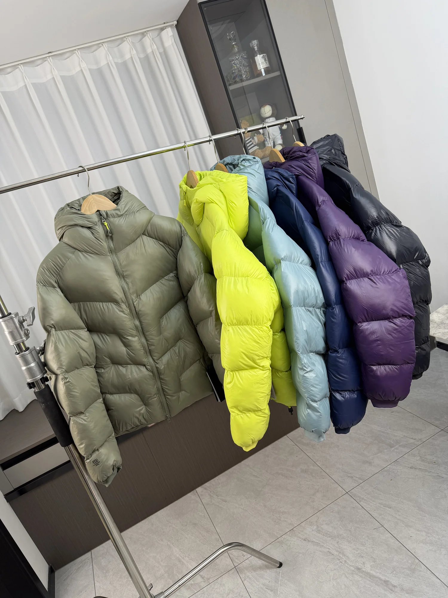

Thickened Lightweight Puffy Hooded Cotton Jacket for Men Winter Cold Resistant Couples Style Fashionable Urban Daily Wear